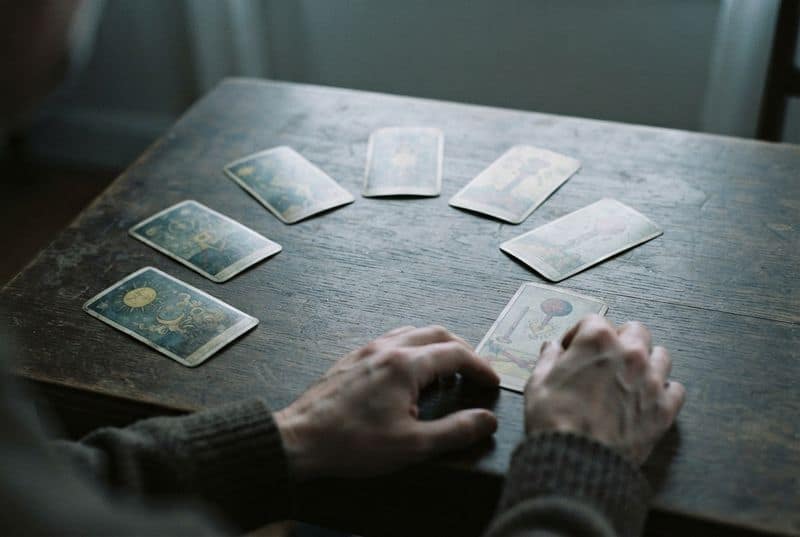 A seven-card horseshoe for weighing two options