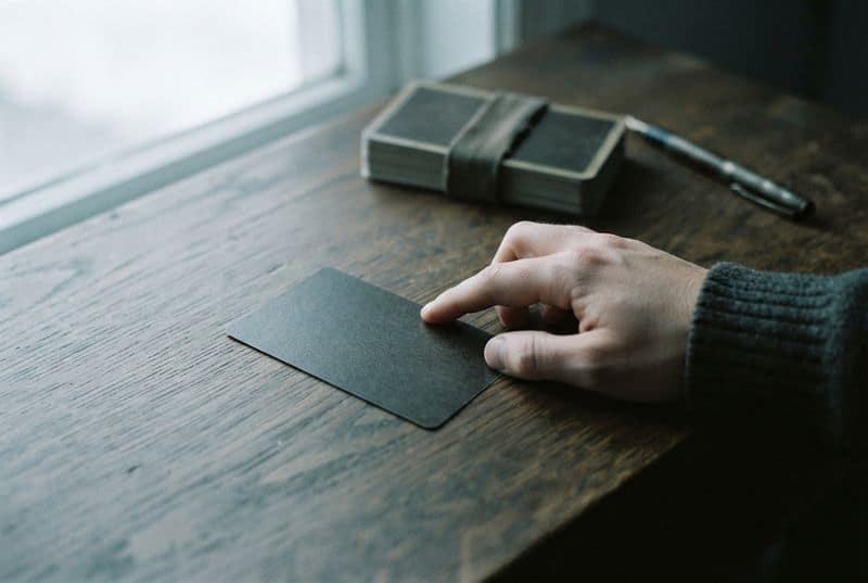 The single-card pull as a daily layout